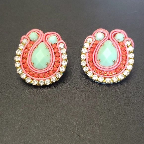 **Final Sale** U shaped coral and green earrings - Picture 3 of 8